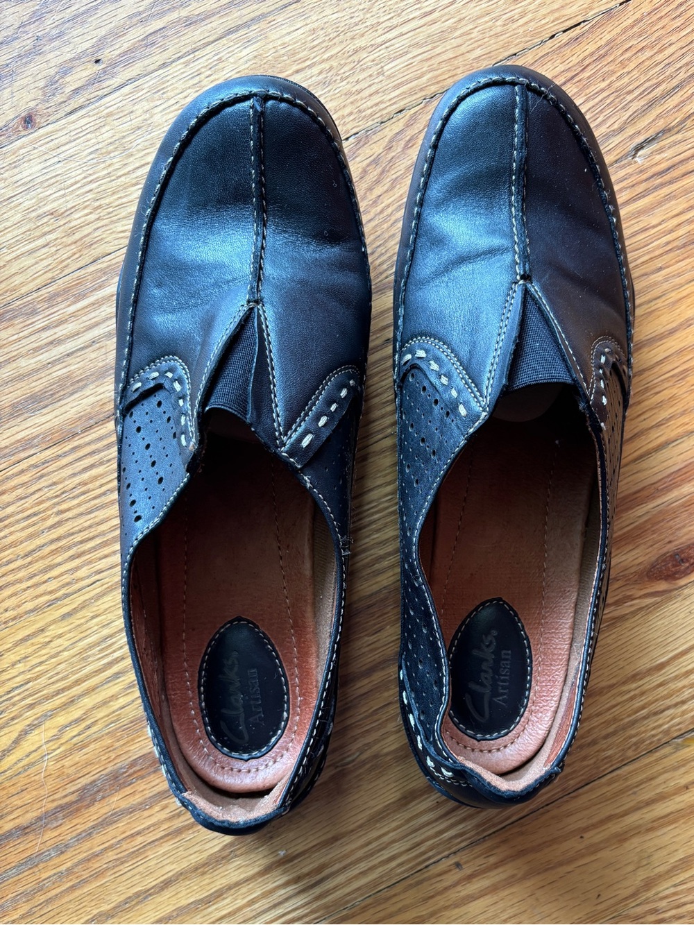 women’s clarks artisan black leather loafers